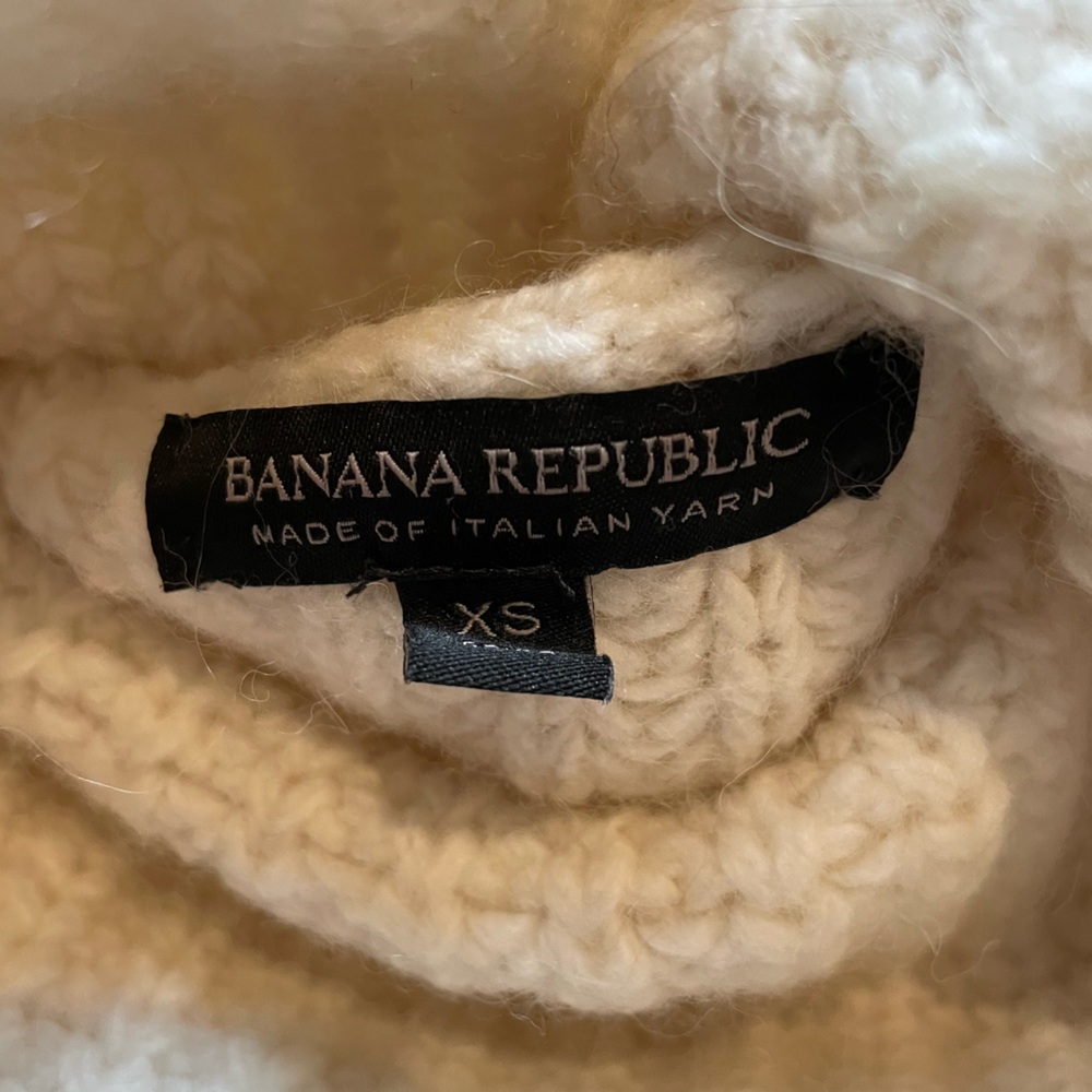 Banana Republic Wool Sweater - Picture 3 of 4